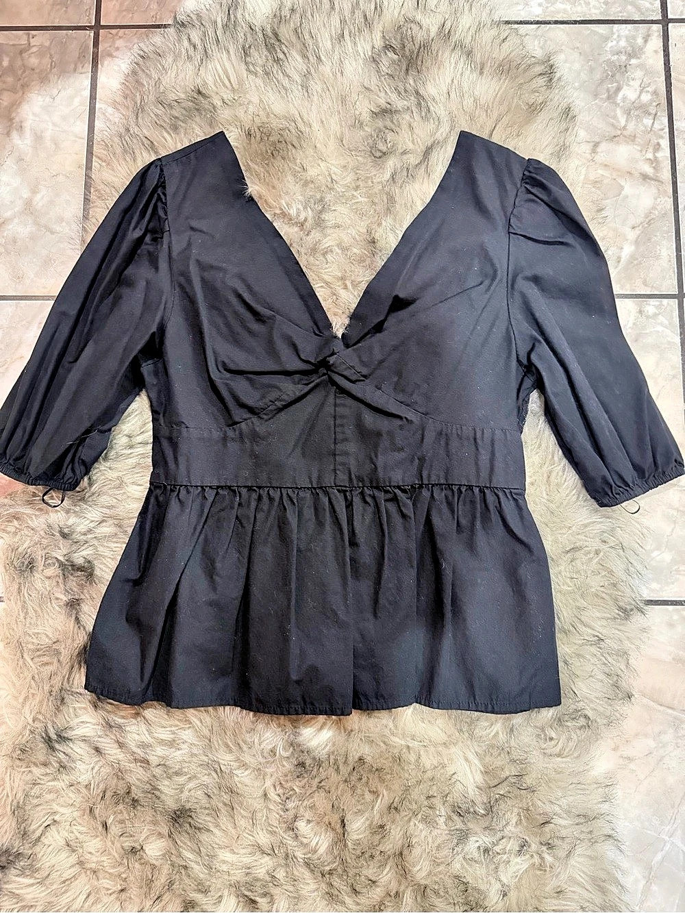Gap Twist-Front Peplum Top Blouse in Black Size Medium